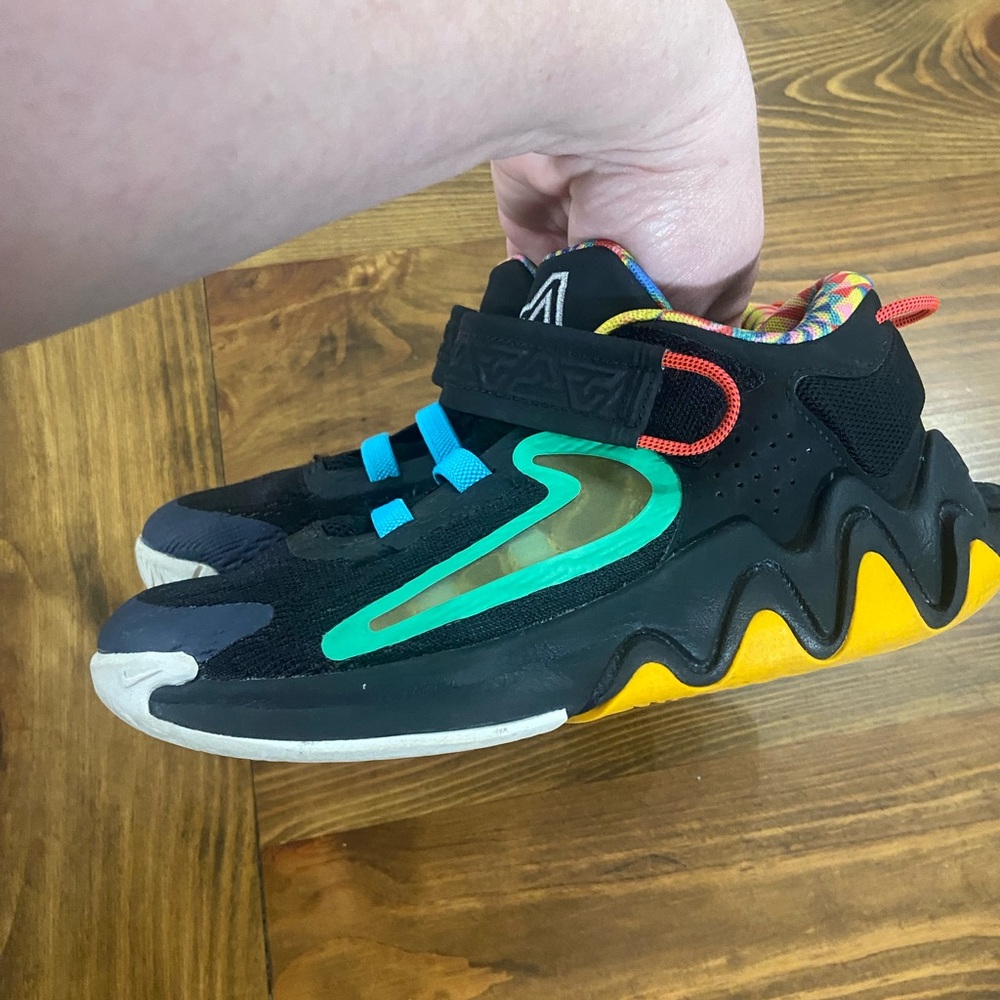 Nike Kids Giannis Immortality 2 basketball Sneakers in Black, Blue, and Green - Picture 9 of 9